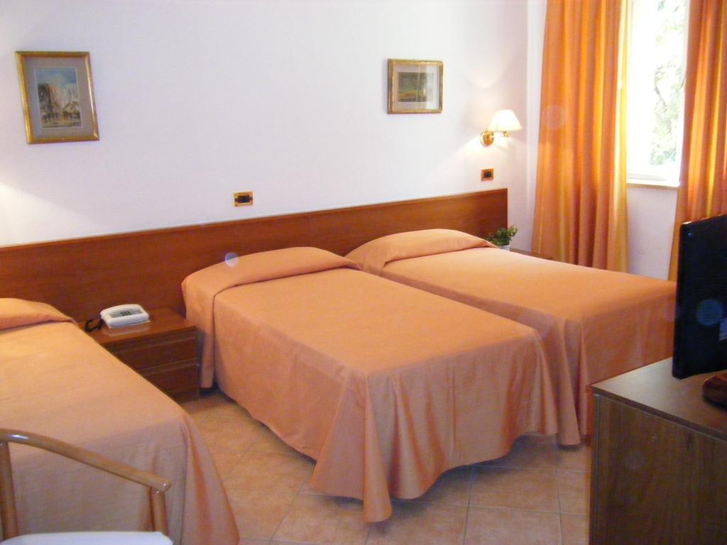 Hotel Villa Margherita Casciana Terme Habitación foto